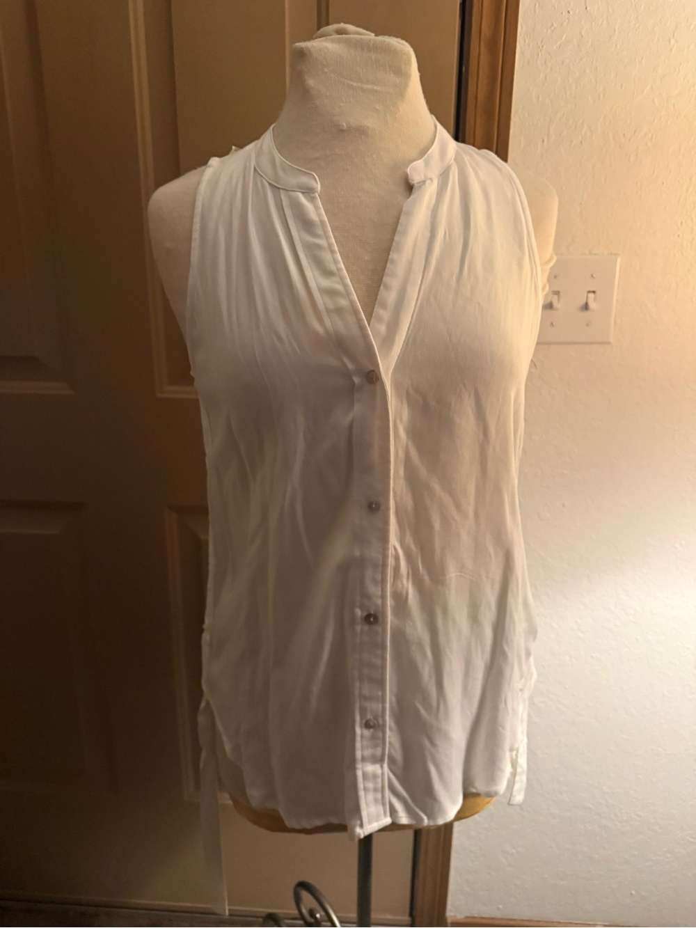 lovestitch White Sleeveless Button-Front V-Neck Camisole
